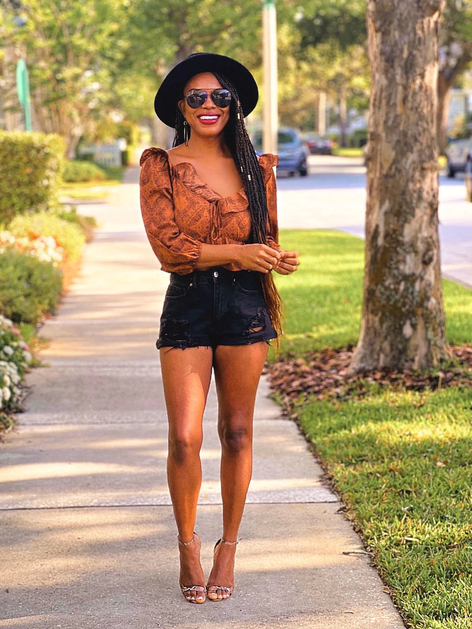 HOW TO LOOK FUN AND CLASSY IN YOUR SHORT SHORTS